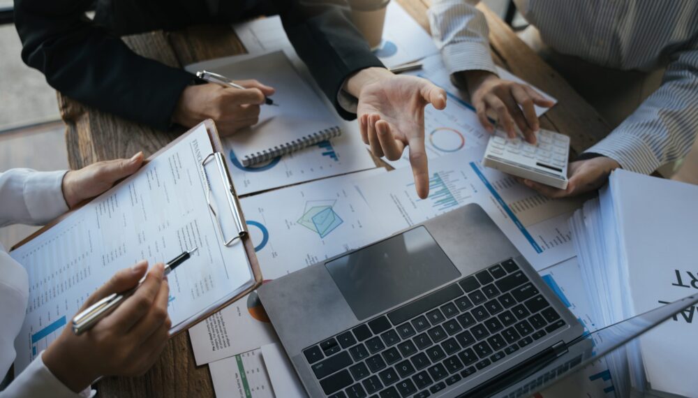 Team,Of,Business,Investment,Consultant,Analyzing,Company,Annual,Financial,Report